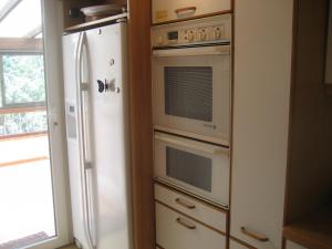 Küche -Backofen- Kühlschrank m. Eiswürfelspender