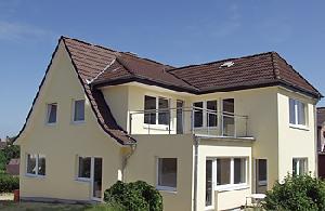 R&uuml;ckansicht mit Dachterrasse