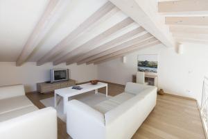 Wohnzimmer mit Couch in der Casa Luna