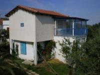 Ferienhaus auf dem Nordpeloponnes am Rand von Aigio 3,5 km vom Meer von privat zu vermieten.