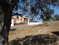 Das Ferienhaus mit gro�er Terrasse und 2 Schlafzimmer bietet Platz f�r 4 Personen.