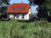 Ostsee - Ferienhaus Kranichk�ste - idyllisch auf gro�em Ufergrundst�ck direkt am Wasser gelegen