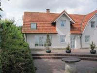 Das gem�tliche Haus mit 2 Terrassen und 3 Schlafzimmern bietet Platz f�r bis zu 6 Personen