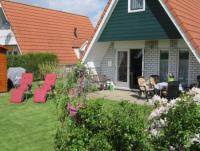 Das komfortable Ferienhaus mit sonnigem Garten hat 3 Schlafzimmer und bietet Platz f�r 6 Personen