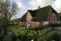 Exklusive REETDACH-VILLA mit zwei Haush�lften (2x4 Pers) im Herzen des idyllischen �rtchens Archsum