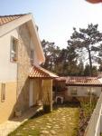 Das Ferienhaus mit sonniger Terrasse und Garten bietet Platz f�r bis zu 8 Personen