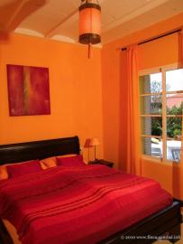 Orangerotes Sonnenuntergangs-Schlafzimmer