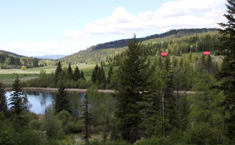 Kanada: Ferienhäuser in British-Columbia an privatem See mit Bergblick im Okanagan Valley mieten!