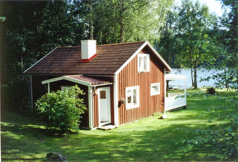 Ferienhaus direkt am 26 ha großen Angel- und Badesee Madesjösjön, Südschweden, Nybro