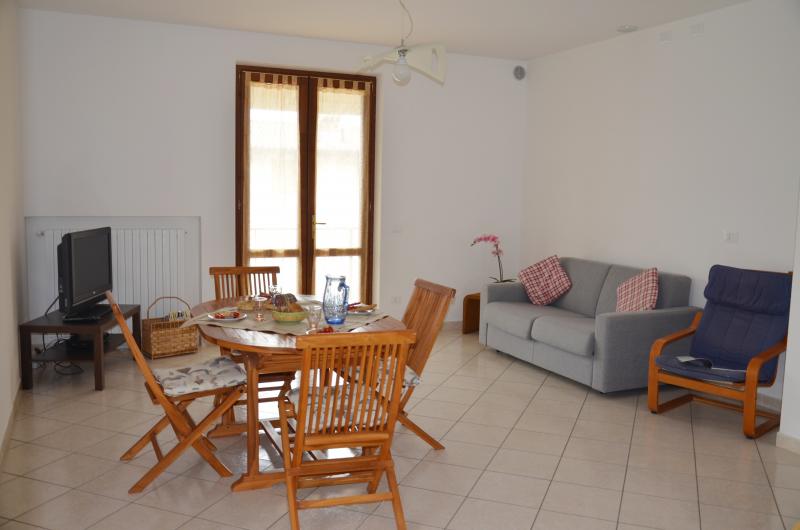 House Apartment With 90 Sq M For Up To 5 Persons Pool Available