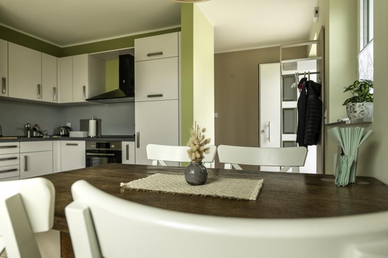 Neugebaute Ferienwohnung in naturnaher Lage mit fantastischer Aussicht in der Eifel, NRW mieten