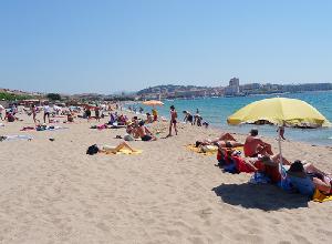 Feinkörniger Sandstrand von Fréjus