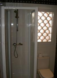 Dusche und Toilette