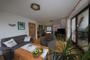 Gemütliche Sitzecke mit Blick in den Garten&Balkon