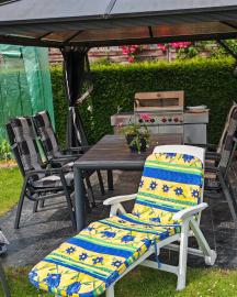 Gartenpavillon mit Gasgrill