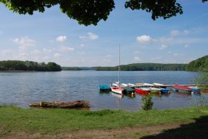Strand in Godern  2 km mit Bootsausleih u. Imbiss