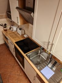 Küche mit Herd, Backofen, GS, Kühl Gefrierschrank