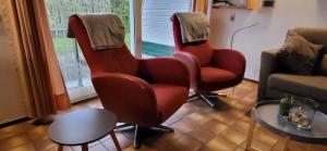 2 elektr. Fernsehsessel, drehbar