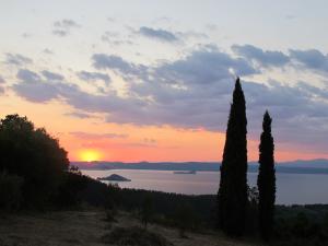 Blick über den See bis in die Toskana