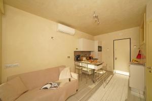 Sofabett für 2 Personen im Wohnzimmer
