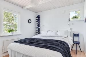 Schlafzimmer mit 2 Betten, grosses Haus