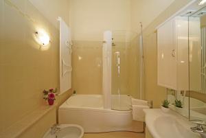 Badezimmer Nr. 1, im Erdgeschoss