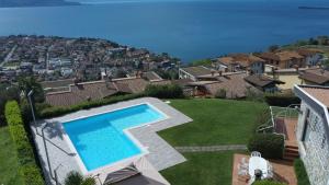 Villa Laura: Pool, Garten und wunderbar Seeblick