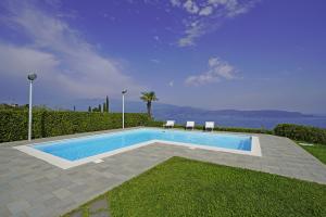 Villa Laura: eigenem Pool, Seeblick und Garten