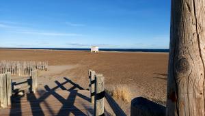 sehr breite und kilometerlange Strände