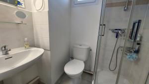 Dusche im Bad im OG