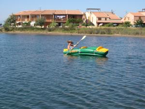 Lagune mit Blick in Richtung der Ferienanlage