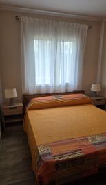 Schlafzimmer mit Doppelbett