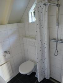 Badezimmer mit Dusche im Ferienhaus Südholland