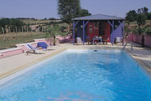 Pool 14 m x 5 m mit Badeterrasse und Poolhaus
