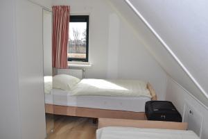 Schlafzimmer 3, 2 Einzelbetten und Kleiderschrank