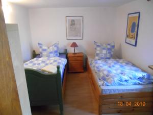 Blick in das kleine Schlafzimmer im EG
