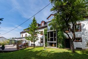 Rückseite des Hauses mit Blick auf Wintergarten