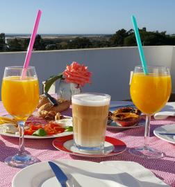 Frühstück auf der Dachterrasse - Genuss pur