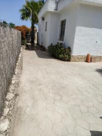 privater Parkplatz hinterm Haus