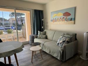 Wohnzimmer mit Schlafsofa