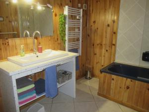 Badezimmer mit Waschmaschine